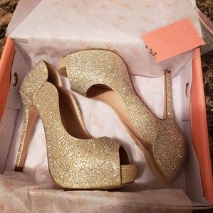 Size 7.5 prom or wedding heels